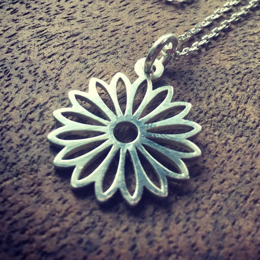 Fellow Flowers Necklace